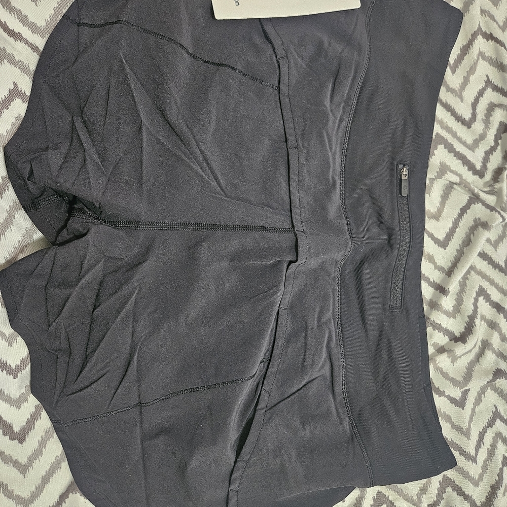 Lululemon size 12 speed up MR shorts 4"
